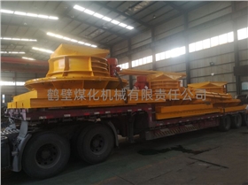 榆林建設(shè)物流園的12臺振動(dòng)活化給料機(jī)其中6臺裝車中